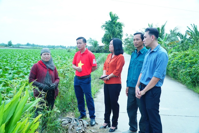 CLIP: Khánh thành tuyến "Đường cờ Tổ quốc" tại xã anh hùng ở Cần Thơ- Ảnh 6. CLIP: Khánh thành tuyến "Đường cờ Tổ quốc" tại xã anh hùng ở Cần Thơ- Ảnh 6.