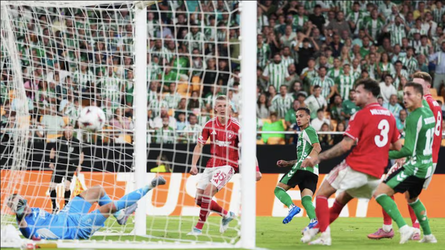Antony chói sáng, Betis cầm chân Nottingham Forest trận mở màn Europa League- Ảnh 5. Antony chói sáng, Betis cầm chân Nottingham Forest trận mở màn Europa League- Ảnh 5.