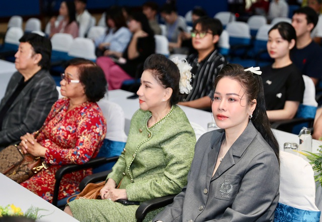 Nhật Kim Anh trao tặng 50 triệu đồng đến "Mai Vàng nhân ái"- Ảnh 1. Nhật Kim Anh trao tặng 50 triệu đồng đến "Mai Vàng nhân ái"- Ảnh 1.