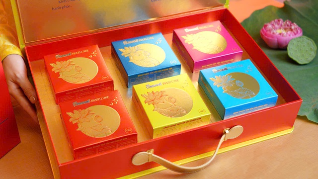 Sanest Mooncake 2025: Tinh hoa yến sào - Gắn kết yêu thương- Ảnh 1. Sanest Mooncake 2025: Tinh hoa yến sào - Gắn kết yêu thương- Ảnh 1.