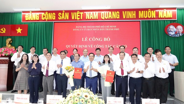 Chánh Văn phòng UBND TP HCM và Giám đốc Sở Nội vụ nhận thêm nhiệm vụ- Ảnh 2. Chánh Văn phòng UBND TP HCM và Giám đốc Sở Nội vụ nhận thêm nhiệm vụ- Ảnh 2.