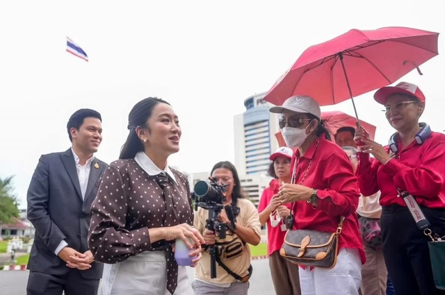 Con gái ông Thaksin tiết lộ nhiệm vụ bất ngờ của cựu thủ tướng trong tù- Ảnh 1. Con gái ông Thaksin tiết lộ nhiệm vụ bất ngờ của cựu thủ tướng trong tù- Ảnh 1.