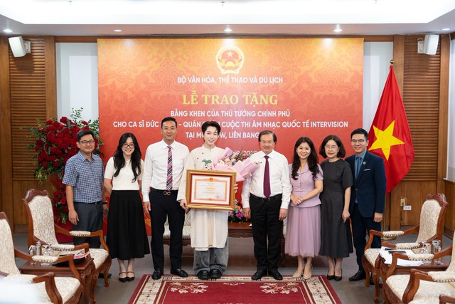 Đức Phúc bày tỏ vinh dự lớn lao được nhận Bằng khen của Thủ tướng- Ảnh 3. Đức Phúc bày tỏ vinh dự lớn lao được nhận Bằng khen của Thủ tướng- Ảnh 3.