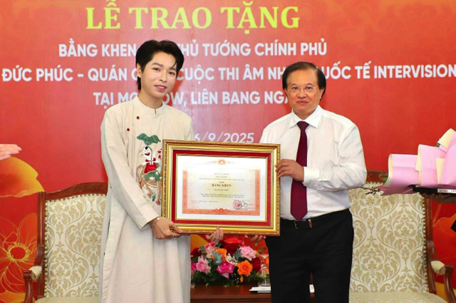 Đức Phúc bày tỏ vinh dự lớn lao được nhận Bằng khen của Thủ tướng- Ảnh 1. Đức Phúc bày tỏ vinh dự lớn lao được nhận Bằng khen của Thủ tướng- Ảnh 1.