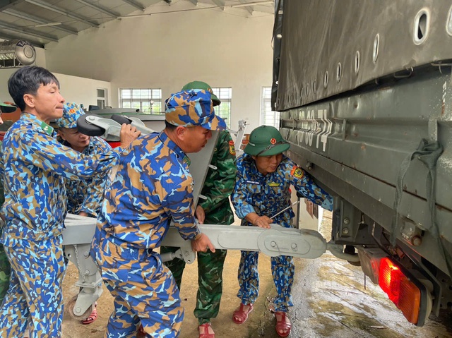 Miền Trung: Bộ đội Biên phòng trực 100% quân số đối phó bão số 10 Bualoi- Ảnh 6.