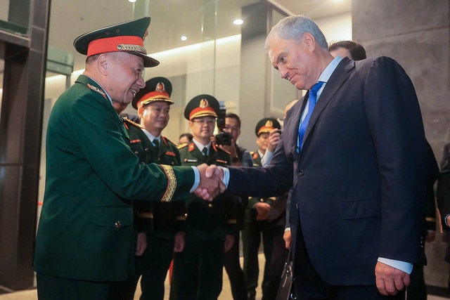 Chủ tịch Duma Quốc gia Nga thăm Bảo tàng Lịch sử Quân sự Việt Nam - Ảnh 3.