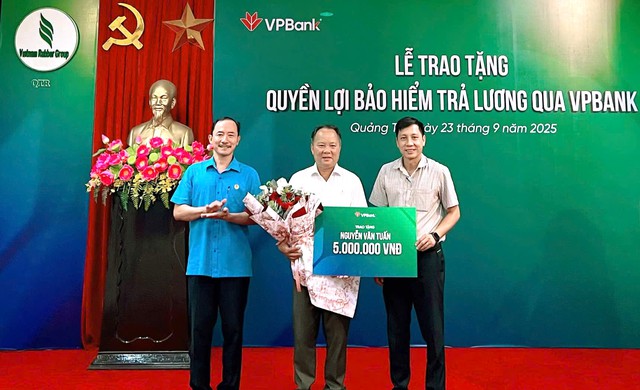 Người lao động nhận trợ cấp mất việc từ gói bảo hiểm VPBank- Ảnh 1.