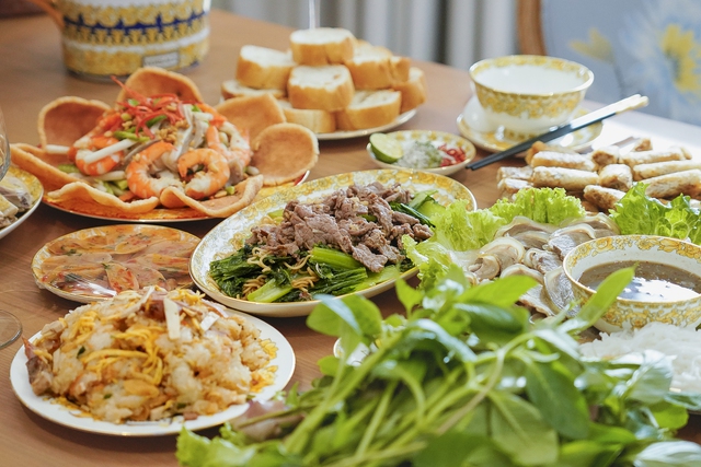 Quốc Trường và Lê Khánh khoe tạo hình đẹp đôi - Ảnh 1.