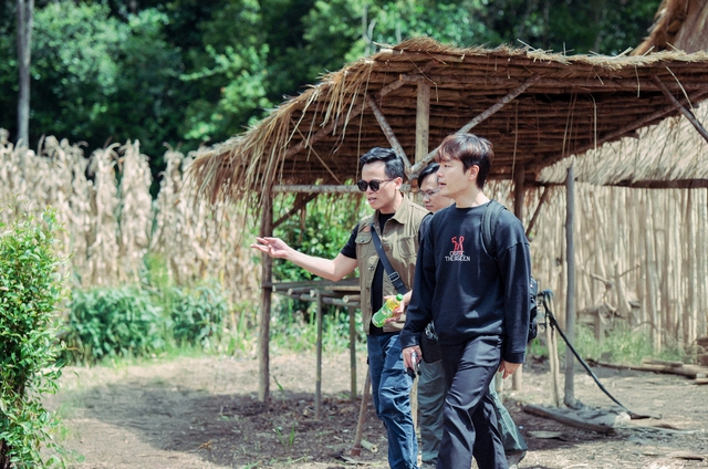 "Anh trai" Anh Tú Atus trở thành hoàng tử Thân Đức- Ảnh 3. "Anh trai" Anh Tú Atus trở thành hoàng tử Thân Đức- Ảnh 3.