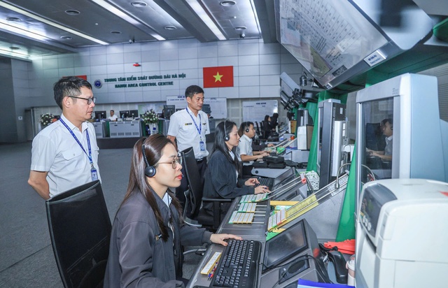 Mưa dông dữ dội kéo dài ngày 30-9 ảnh hưởng nghiêm trọng đến hoạt động bay- Ảnh 5.