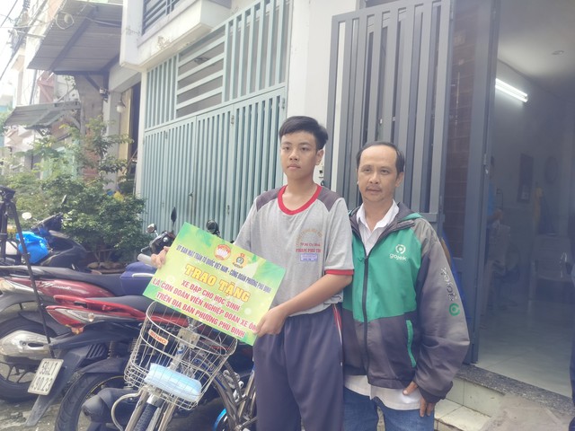 LĐLĐ TP HCM hỗ trợ gia đình đoàn viên nghiệp đoàn đặc biệt khó khăn - Ảnh 4.