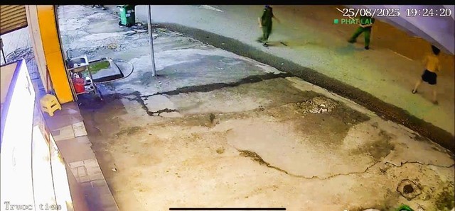 Trấn áp đối tượng manh động, 1 cán bộ công an bị thương- Ảnh 1. Trấn áp đối tượng manh động, 1 cán bộ công an bị thương- Ảnh 1.