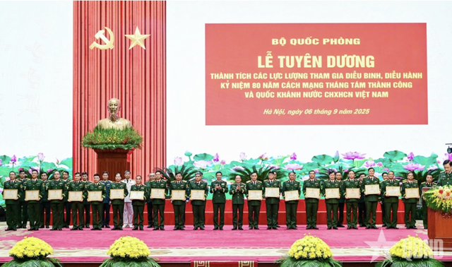 Bộ Quốc phòng tuyên dương các lực lượng tham gia nhiệm vụ A80- Ảnh 3. Bộ Quốc phòng tuyên dương các lực lượng tham gia nhiệm vụ A80- Ảnh 3.