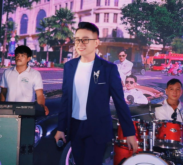 Nha sĩ, ca sĩ Phạm Kỳ Anh: Hát phục vụ cộng đồng- Ảnh 1. Nha sĩ, ca sĩ Phạm Kỳ Anh: Hát phục vụ cộng đồng- Ảnh 1.