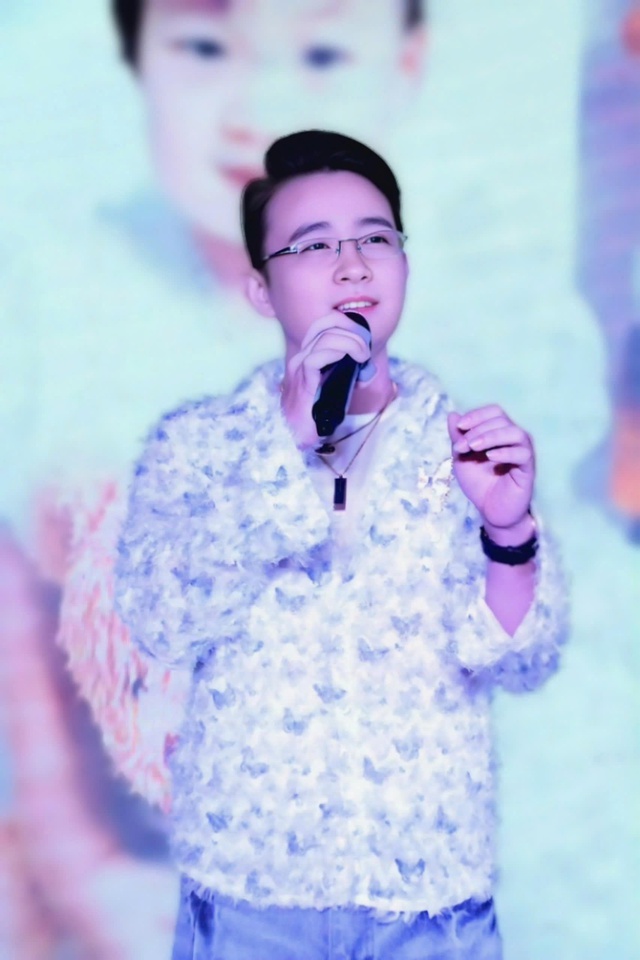 Nha sĩ, ca sĩ Phạm Kỳ Anh: Hát phục vụ cộng đồng- Ảnh 4. Nha sĩ, ca sĩ Phạm Kỳ Anh: Hát phục vụ cộng đồng- Ảnh 4.