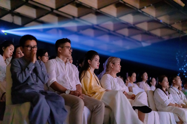 Journey Into Silence - Hành trình khám phá hạnh phúc và thịnh vượng từ bên trong- Ảnh 6. Journey Into Silence - Hành trình khám phá hạnh phúc và thịnh vượng từ bên trong- Ảnh 6.