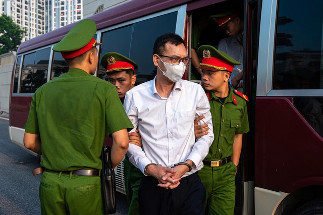 Cựu phó Chủ nhiệm Văn phòng Quốc hội, cựu Trợ lý Chủ tịch Quốc hội hầu toà - Ảnh 6.
