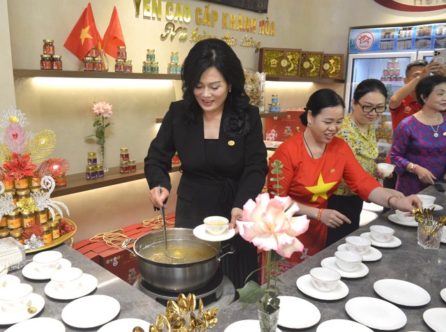 Yến Helen nhận Chứng nhận sản phẩm Halal quốc gia- Ảnh 2. Yến Helen nhận Chứng nhận sản phẩm Halal quốc gia- Ảnh 2.