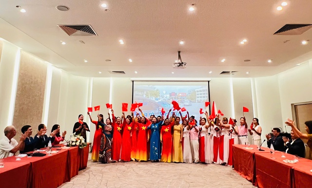 Thứ trưởng Ngoại giao thăm cửa hàng của người Việt tại Cộng hòa Síp- Ảnh 5. Thứ trưởng Ngoại giao thăm cửa hàng của người Việt tại Cộng hòa Síp- Ảnh 5.