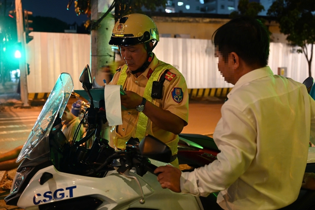 V&igrave; sao 240.000 xe m&aacute;y bị CSGT TPHCM tạm giữ trong năm qua? - Ảnh 1.