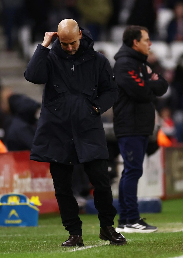 Man City trả gi&aacute; đắt, g&acirc;y n&aacute;o loạn, Arsenal hưởng niềm vui - Ảnh 1.