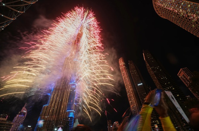 Mỹ ch&agrave;o năm mới 2026 với quả cầu đổi m&agrave;u, Trung Đ&ocirc;ng nhiều sắc th&aacute;i - Ảnh 6.