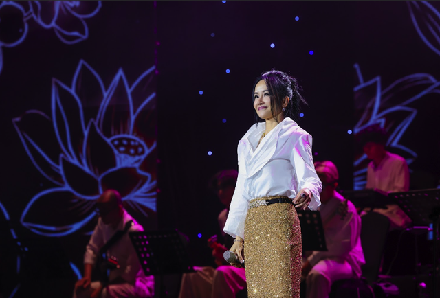 Ngọc Anh thăng hoa, Hồng Nhung nhận tràng pháo tay không ngớt trong concert đầu năm - Ảnh 2.