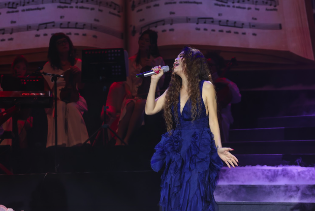 Ngọc Anh thăng hoa, Hồng Nhung nhận tràng pháo tay không ngớt trong concert đầu năm - Ảnh 5.