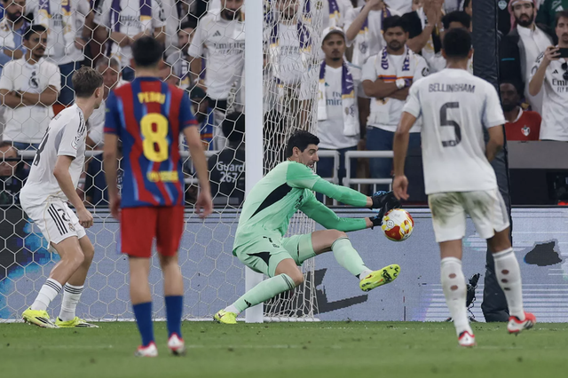 Barcelona hạ Real Madrid trận siêu kinh điển, bảo vệ Siêu cúp Tây Ban Nha - Ảnh 2.