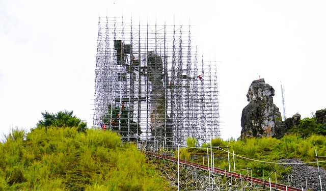 Diện mạo H&ograve;n Vọng Phu sau khi được chi 17 tỉ đồng chống đổ sập - Ảnh 6.