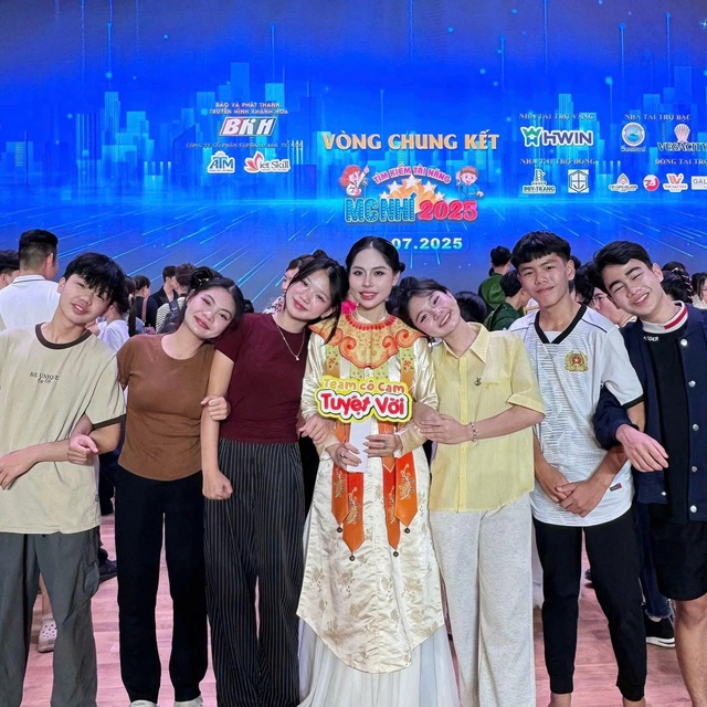 MC Tố Lâm: "Một người thầy truyền cảm hứng" cho học sinh, sinh viên và MC nhí - Ảnh 1.