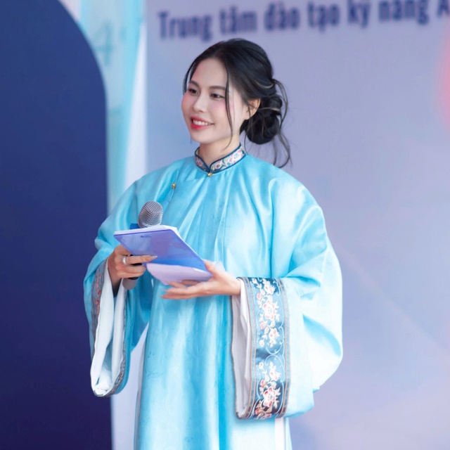 MC Tố Lâm: "Một người thầy truyền cảm hứng" cho học sinh, sinh viên và MC nhí - Ảnh 2.