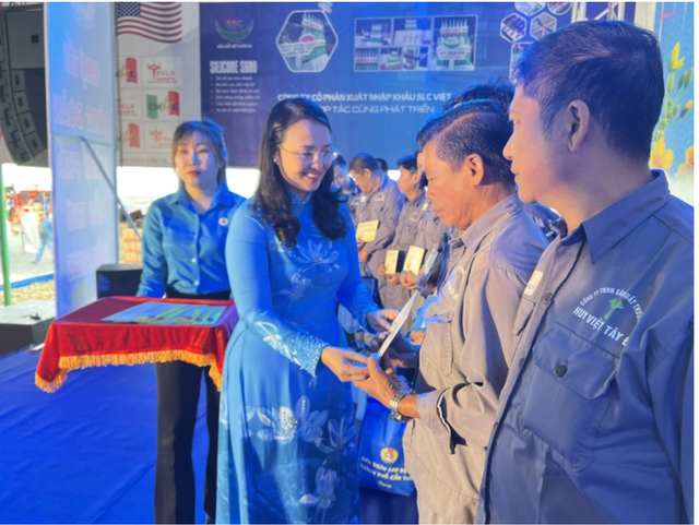 Công nhân ở Cần Thơ đón Tết ấm lòng với loạt chính sách hỗ trợ đặc biệt - Ảnh 1.