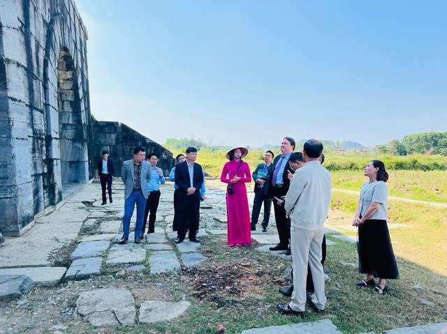 Đại sứ Mỹ Marc Knapper v&agrave; những dấu ấn đặc biệt tại Việt Nam - Ảnh 1.