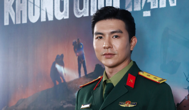 Steven Nguyễn nhận nhiều lời khen khi vào vai trung tá quân đội   - Ảnh 1.