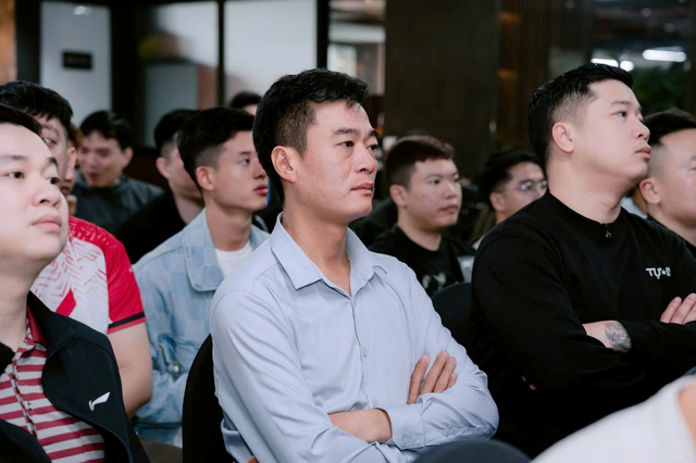 Ông bầu đứng sau những bản hit mang âm hưởng miền Tây - Ảnh 1.