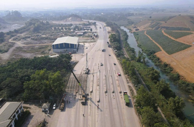 "Khai tử" trạm thu ph&iacute; BOT bỏ hoang 9 năm tr&ecirc;n quốc lộ - Ảnh 1.