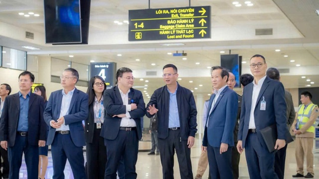 Kiểm tra c&ocirc;ng t&aacute;c phục vụ Đại hội XIV của Đảng tại s&acirc;n bay cửa ng&otilde; Thủ đ&ocirc; - Ảnh 2.