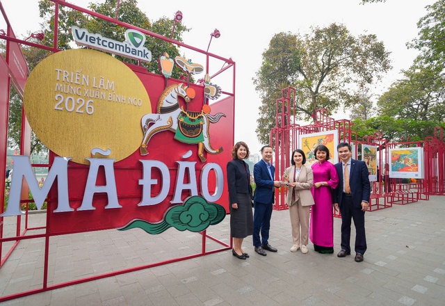 Vietcombank phối hợp với UBND phường Hoàn Kiếm triển lãm tranh “Mã Đáo” - Ảnh 2.