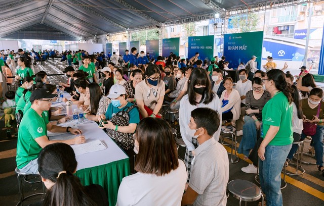 Nhiều người dân TP HCM được khám sức khỏe miễn phí - Ảnh 1.