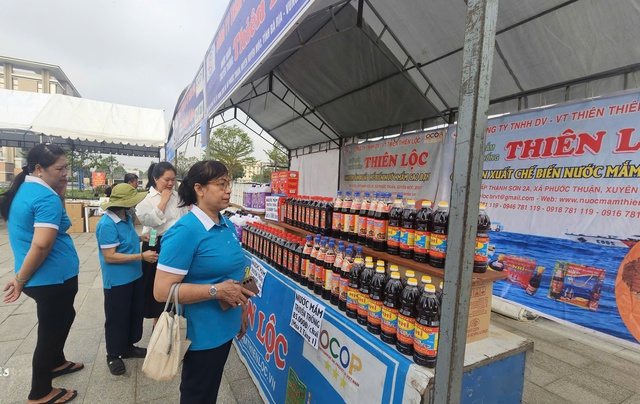 "C&ocirc;ng xưởng hạnh ph&uacute;c" đến với c&ocirc;ng nh&acirc;n, người d&acirc;n x&atilde; B&agrave;u B&agrave;ng (TPHCM) - Ảnh 5.