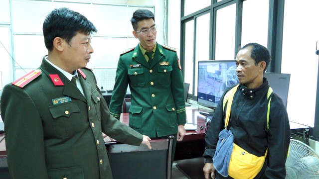 Sau thời gian lẩn trốn tại Thái Lan, đối tượng truy nã về nước đầu thú - Ảnh 1.