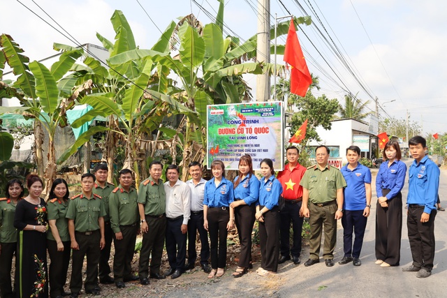 Khánh thành 2 công trình "Đường cờ Tổ quốc" tại Vĩnh Long chào mừng Đại hội XIV của Đảng - Ảnh 3.