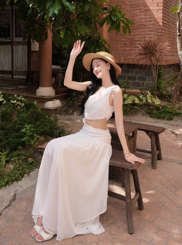 Vì sao á hậu Cẩm Ly lên hot search khi cầu thủ Đình Bắc nổi tiếng - Ảnh 3.