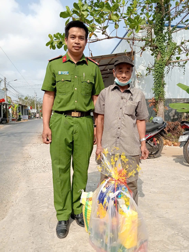 Khánh thành 2 công trình "Đường cờ Tổ quốc" tại Vĩnh Long chào mừng Đại hội XIV của Đảng - Ảnh 11.