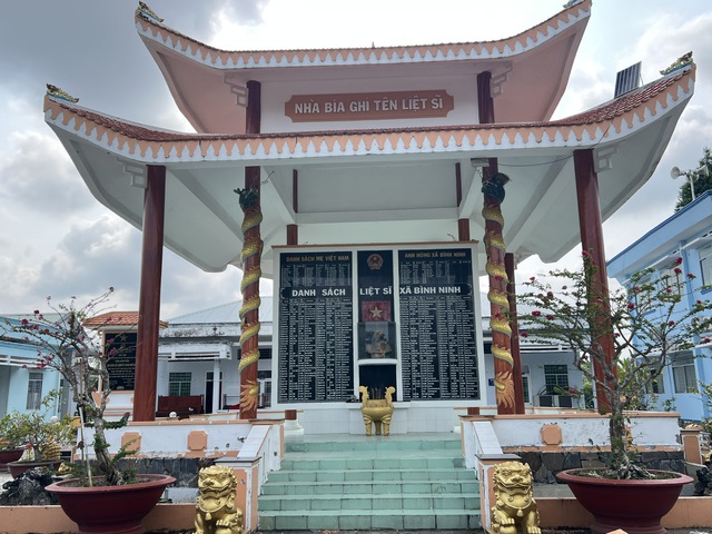 Khánh thành 2 công trình "Đường cờ Tổ quốc" tại Vĩnh Long chào mừng Đại hội XIV của Đảng - Ảnh 12.