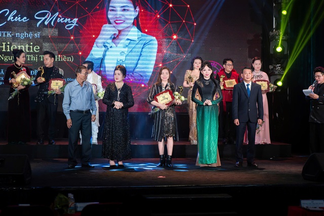 NTK-Họa sĩ Hiente Nguyen được đề cử "Nghệ sĩ có trái tim nhân ái vì cộng đồng" - Ảnh 1.