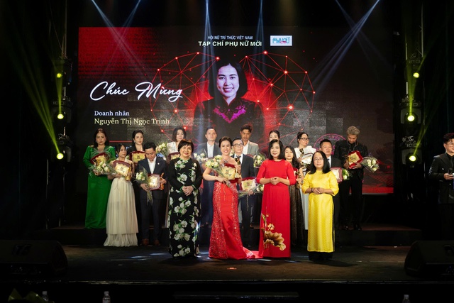 Doanh nhân Nguyễn Thị Ngọc Trinh được vinh danh vì cộng đồng - Ảnh 1.