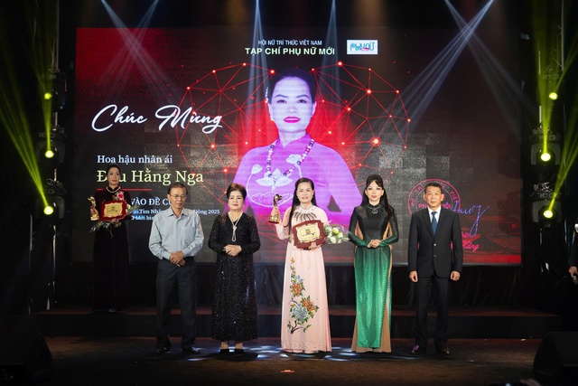 Hoa hậu Nhân ái Đậu Hằng Nga nhận giải thưởng vinh danh vì cộng đồng năm 2025 - Ảnh 1.