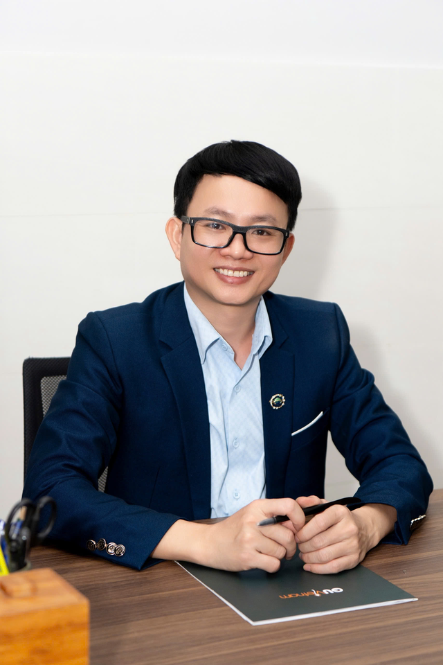 Gu Vietnam ký kết hợp tác đào tạo tiếng Anh cho siêu mẫu Vũ Linh - Ảnh 3.